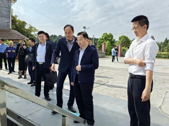 邱2.jpg 邱2.jpg